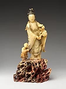 清 壽山石雕觀音與善財童子|Bodhisattva Guanyin and attendant Sudhana by Unknown Artist