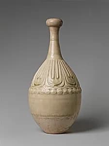 隋 白瓷刻花瓶|Bottle by Unknown Artist