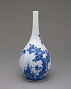染付岩に牡丹文細首瓶|Bottle with Peony and Rock by Unknown Artist