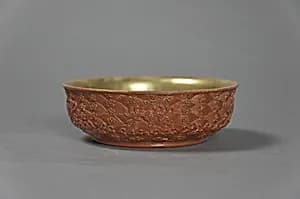 清乾隆 景德鎮窯仿雕漆壽山福海圖盤|Bowl imitating carved lacquer by Unknown Artist