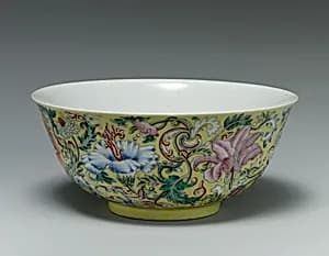 清道光 景德鎮窯黃地粉彩花卉碗|Bowl with imaginary composite flowers by Unknown Artist