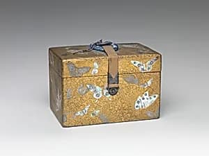 蝶蒔絵小箱|Box with Butterflies and Ferns by Unknown Artist