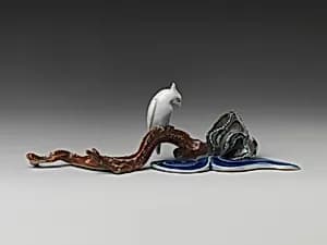 色絵ウオム形筆置|Brush Rest with White Cockatoo by Unknown Artist