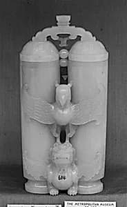 清乾隆 白玉英雄瓶|Champion vase by Unknown Artist