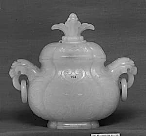 清中期 玉雙耳活環瓶|Covered jar with ring handles by Unknown Artist