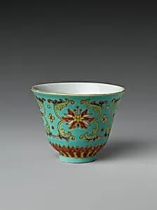清乾隆 景德鎮窯粉彩仿掐絲琺瑯纏枝花紋杯|Cup with floral scrolls by Unknown Artist