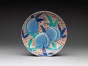 色絵桃の花と果実文皿|Dish with Peaches by Unknown Artist