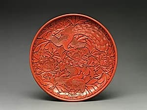 明永樂 雕漆剔紅孔雀牡丹紋盤|Dish with peafowls and peonies by Unknown Artist