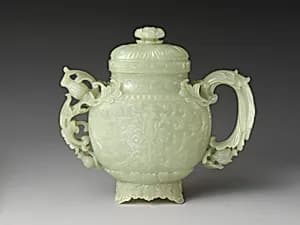 清 玉雕花草壺|Ewer with floral design by Unknown Artist