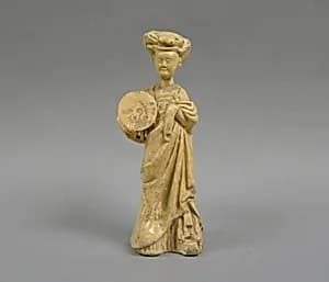 隋 青釉加彩陶抱筌蹄女俑|Female attendant carrying a stool by Unknown Artist