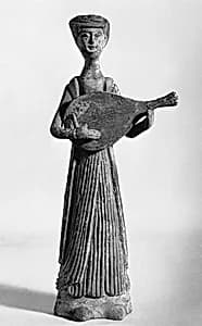 隋 陶持琵琶女楽伎俑|Female musician with a lute by Unknown Artist