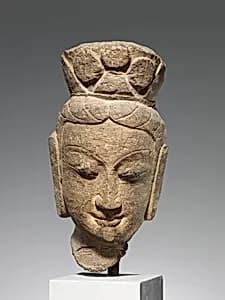 北魏　石雕菩薩頭像|Head of a bodhisattva by Unknown Artist