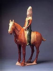 唐 三彩陶仕女騎馬俑|Horse and female rider by Unknown Artist