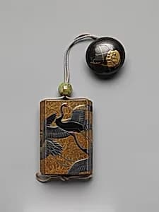 古満休伯作 群鶴蒔絵印籠|Inrō with Cranes and Pines by Koma Kyūhaku V