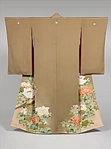 朽葉縮緬地牡丹雉子模様着物|Kimono with Pheasants amid Peonies by Unknown Artist