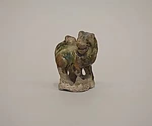 唐 三彩陶獅|Minature figure of a lion by Unknown Artist