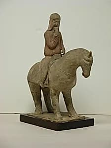 北魏 彩繪陶鼓吹樂手俑|Mounted musician (one of two) by Unknown Artist