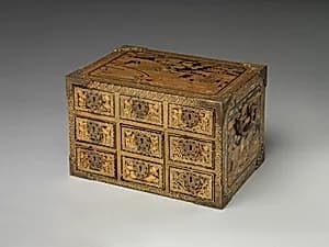 草花人物蒔絵螺鈿書箪笥|Nanban Cabinet with Drawers by Unknown Artist