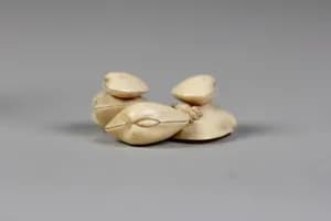 Netsuke of Clam Shells