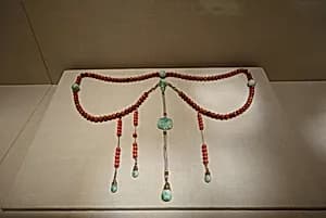清晚期 朝珠|Official necklace (chaozhu) by Unknown Artist