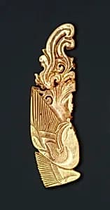 唐 琥珀鳳紋簪飾|Ornamental plaque by Unknown Artist