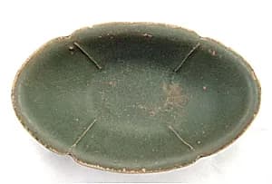 唐 長沙窯绿釉花口碗|Oval bowl by Unknown Artist