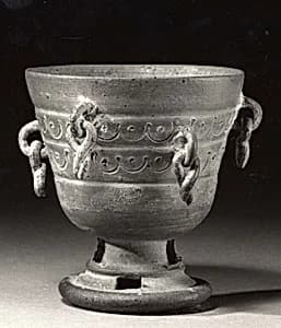 영락달린 굽다리 잔 삼국 신라|瓔珞附高盞 三國 新羅|Pedestal cup with pendants by Unknown Artist