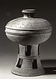 뚜껑 있는 굽다리 접시 삼국 신라|有蓋高杯 	三國 新羅|Pedestal dish with cover by Unknown Artist