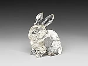清中期　水晶兔|Seated rabbit by Unknown Artist