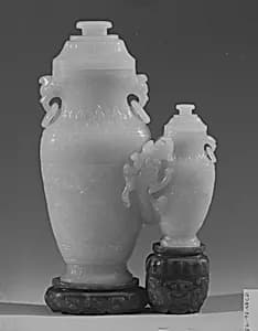 清中期 玉雕雙聯瓶|Twin Vases by Unknown Artist
