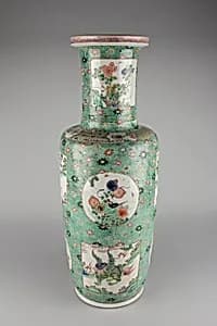 清康熙 景德鎮窯五彩開光瑞獸仙禽紋瓷瓶|Vase with auspicious animals by Unknown Artist