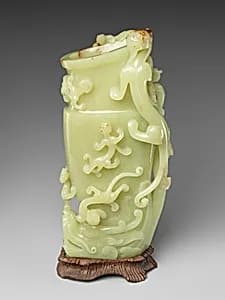 清乾隆　玉雕螭龍瓶|Vase with chi dragons by Unknown Artist