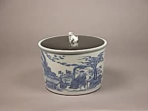 染付山水人物文水指|Water Jar with Chinese Scholars by Unknown Artist