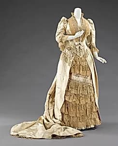 Court presentation dress by Charles Frederick Worth|House of Worth