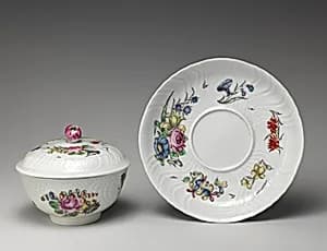 Bowl with cover and stand by Worcester factory