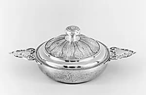 Bowl with cover (Écuelle) by Ipolyte Garlet