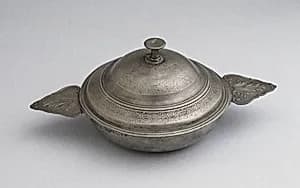 Broth bowl with cover (Écuelle) by Unknown Artist