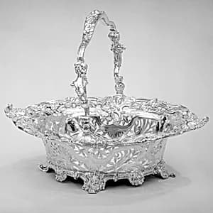 Cake basket