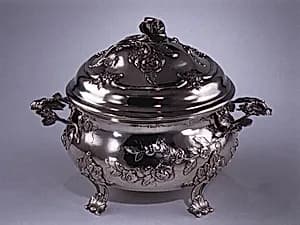 Circular tureen with cover by Hermann Neupert II
