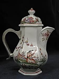 Coffeepot by Vienna|Claudius Innocentius Du Paquier period
