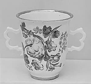 Cup by Claudius Innocentius Du Paquier period|Vienna
