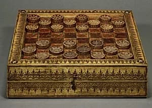 Draughtsmen (30) and box-board by Unknown Artist