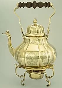 Kettle and lamp stand by Esaias Busch III