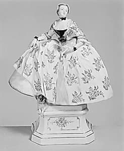 Lady with pug dogs by Johann Joachim Kändler|Meissen Manufactory