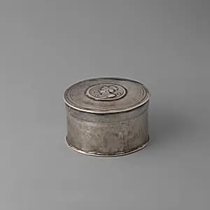 Miniature box with cover