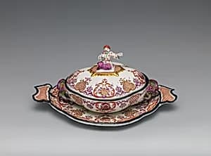 Small tureen and stand by Vienna|Claudius Innocentius Du Paquier period