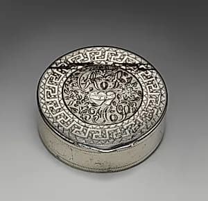 Snuffbox by Richard Sawyer