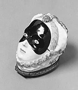 Snuffbox by Chelsea Porcelain Manufactory