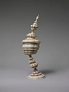 Standing cup