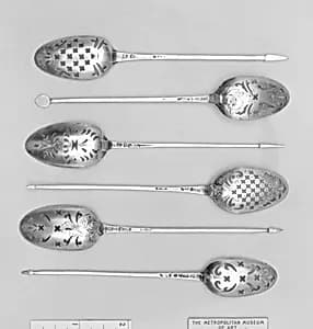 Strainer spoon by Elias Cachart